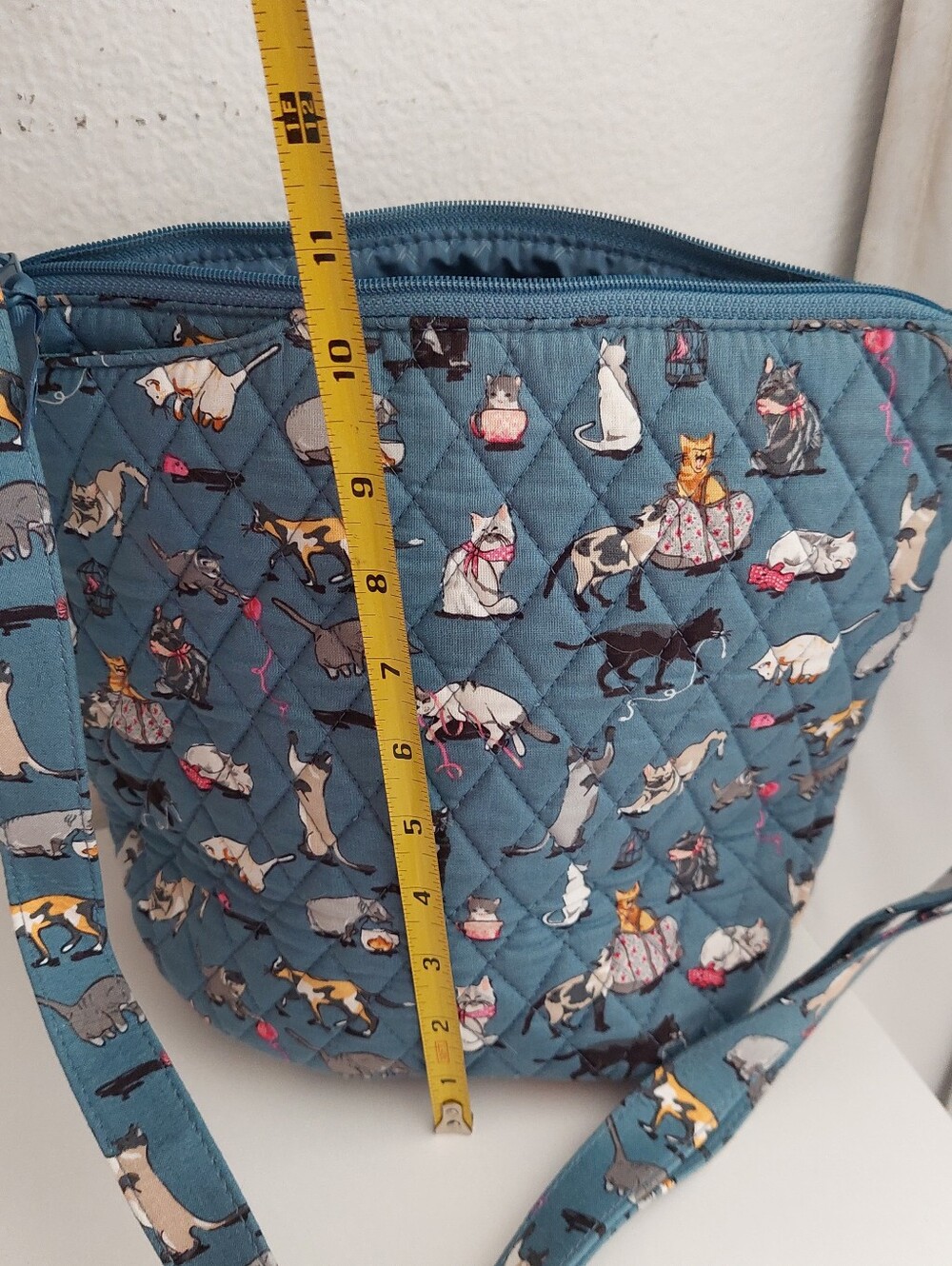 Blue quilted cat print crossbody bag Vera Bradley bucket crossbody bag Cats Meow - Picture 4 of 6